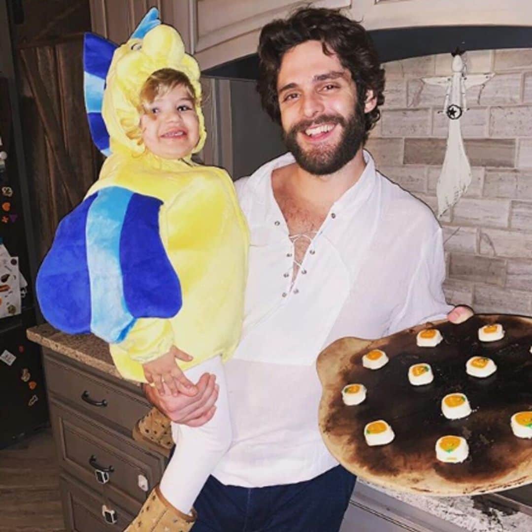 E! Onlineさんのインスタグラム写真 - (E! OnlineInstagram)「Life changes, but the love in this family will always remain. ❤️ Thomas Rhett and Lauren Akins are celebrating their little girl today—and our wish is for more photos like these. (📷: Instagram)」8月13日 6時47分 - enews