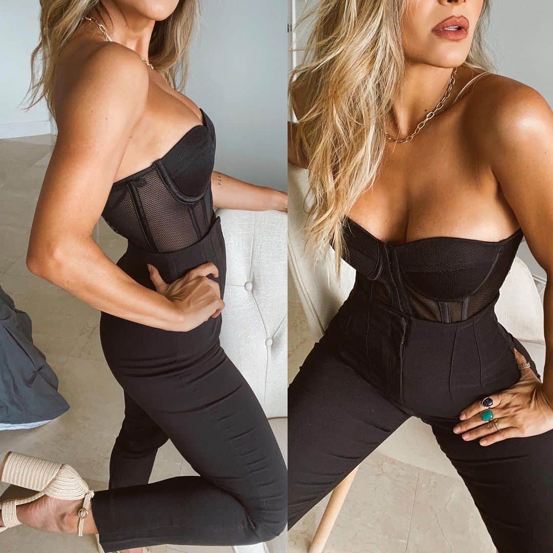 TheCraftyNinjaのインスタグラム：「This Outfit 🙌🏽❤️ link in the Bio 🙌🏽from @revolve @superdown and @camilacoelho」