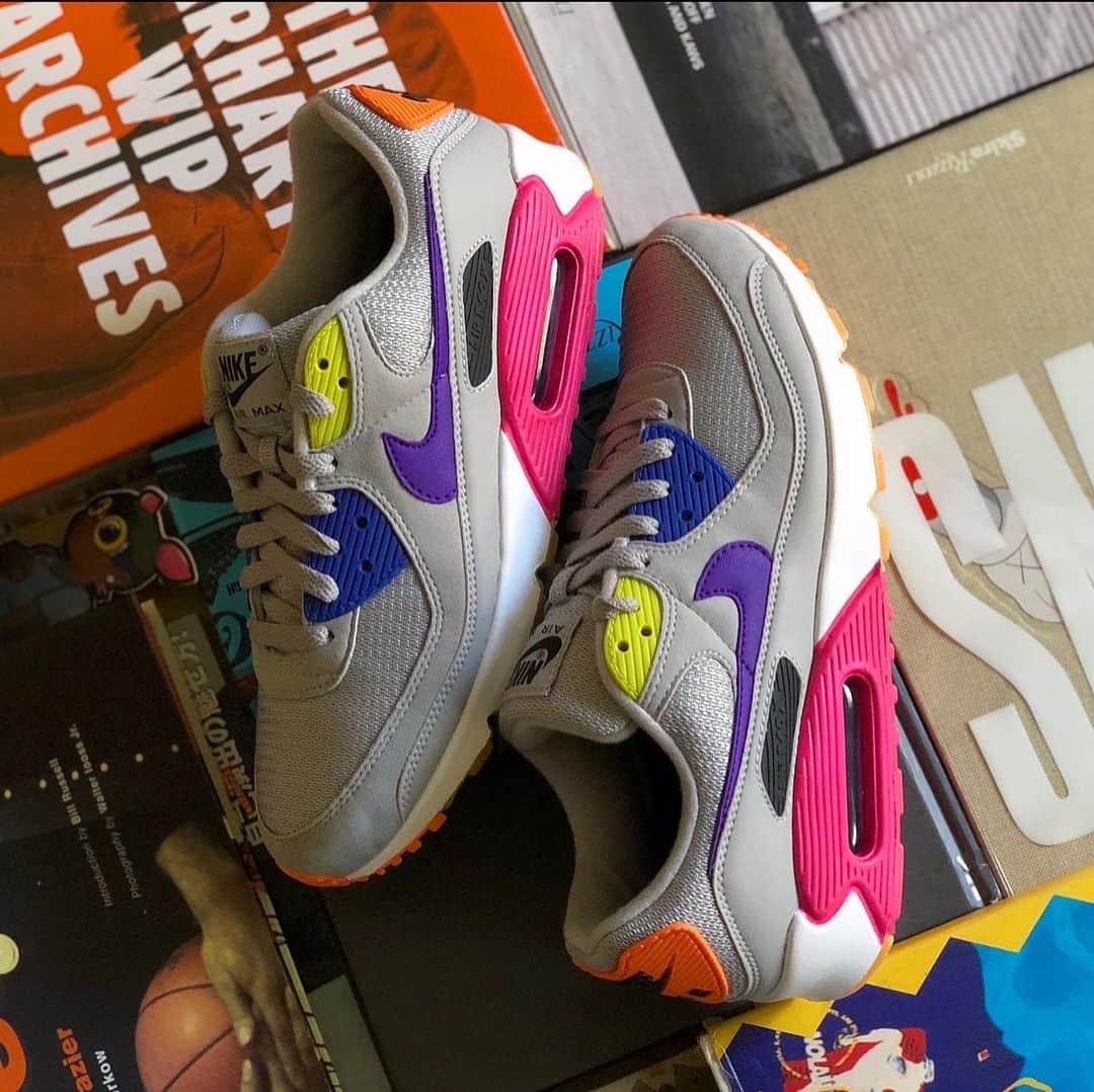 Mr. Tyさんのインスタグラム写真 - (Mr. TyInstagram)「I try to create something footwear wise after every trip abroad as a reminder to where I’ve been. These Unlocked Air Max 90s were inspired by my visit to the @qagoma earlier this year in Brisbane, Australia. Looooving the gum outsole- dope that the unlocked version lets you have a tri-color outsole combo 👌🏾. #am90 #ids #airmax90 #complexkicks #wdywt #kissmyairs #mynikeids #womft #amlight #nikebyyou #todaykicks #complexkicks #nikeid #ijustlikeshoes #theshoegame #airmaxalways #airmax #soletoday #airmasics #mynikeid #ファッション #コーティネート」8月13日 7時05分 - regularolty