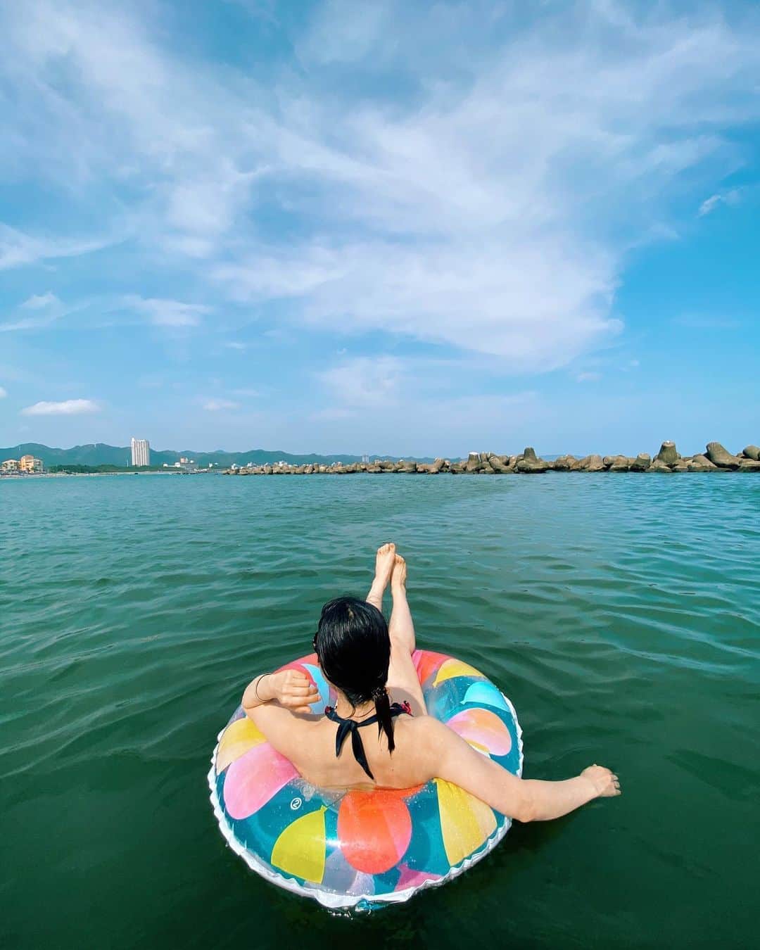 のインスタグラム：「🎈🎈🎈🎈🎈🎈 . . . この浮き輪が大活躍してる。 #iphonegraph」