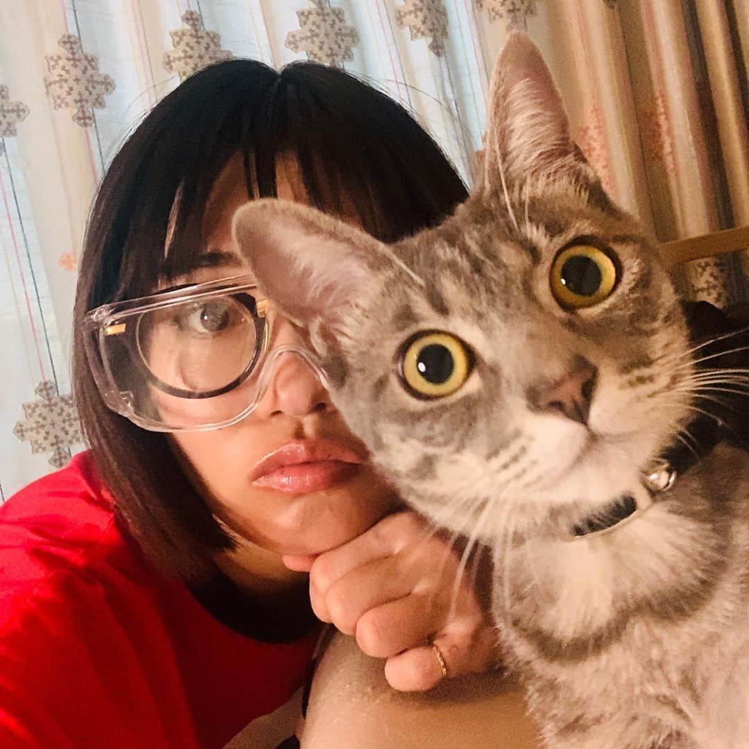 秋吉織栄（宮内かれん）さんのインスタグラム写真 - (秋吉織栄（宮内かれん）Instagram)「メガネ👓上からかけられる🥽 . . . #アイシールド  #フェイスシールド  #おはよう  #猛暑日  #熱中症気をつけて  #コロナウイルスが早く終息しますように」8月13日 7時34分 - orie.oliiiiie.olivia