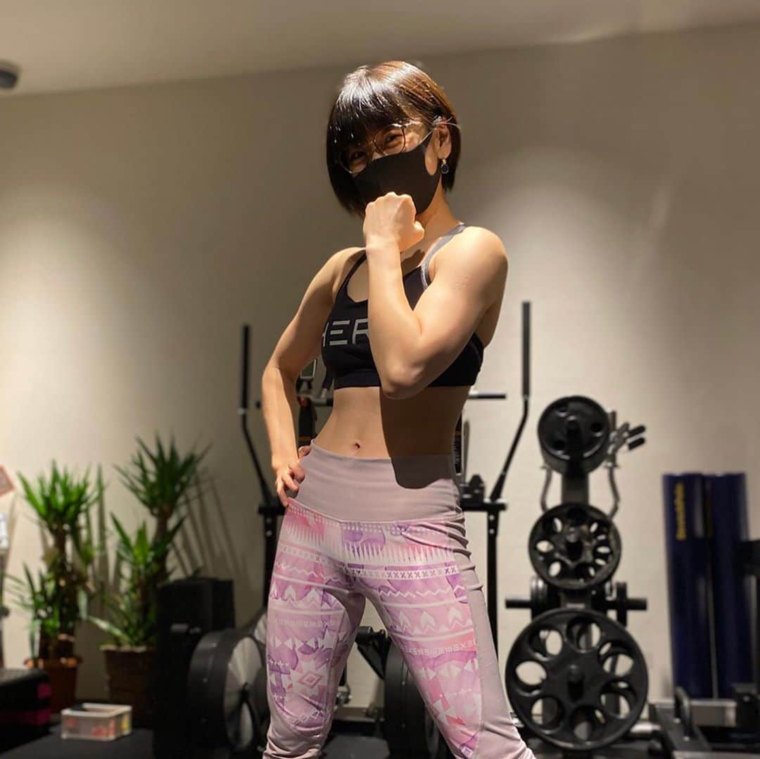 のインスタグラム：「マスクをしてトレーニングするのに慣れすぎて😷 ・ 外して大丈夫になったら顔が不安… 重いもの持ったり、キツいと顎が出てるっぽいんだよね。 ・ シャクレトレーニングになってもいいねしてね？w ・ #時東ぁみ #パーソナルトレーニング #女性専用ジム #naritore #トレーニング #training #筋トレ #筋トレ女子 #お尻 #お尻トレーニング #尻トレ #尻攻め #トレーニングウェア#trainingwear #nebbia #成長記録 #🍑 #モテる体 #いつでも脱げる身体 #トレーニー #肩トレ #マスク #顎 #シャクレ #いいねしてね ？#😷」