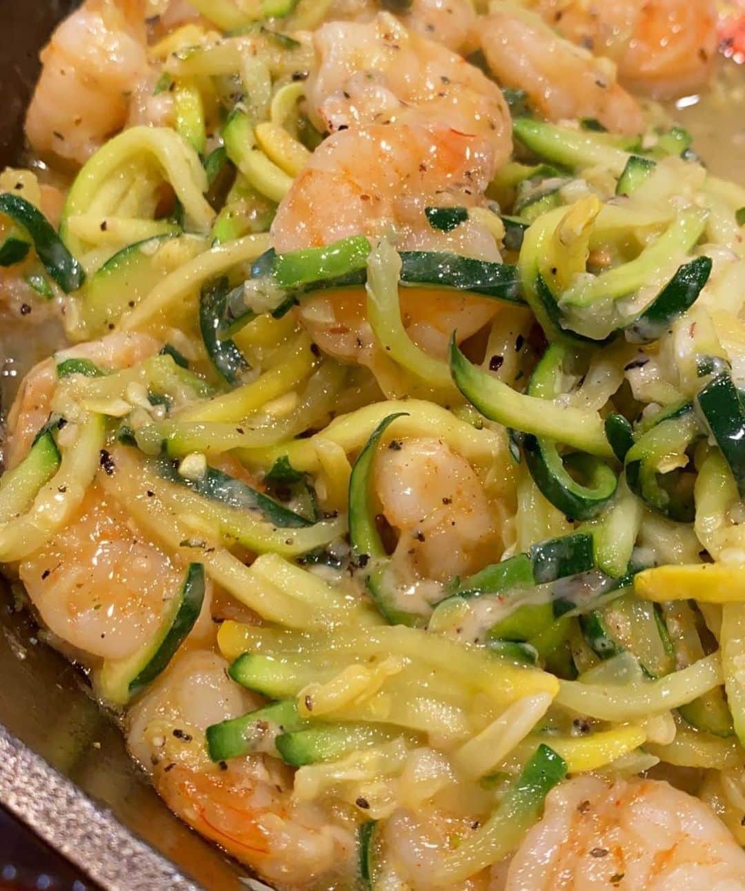 Flavorgod Seasoningsさんのインスタグラム写真 - (Flavorgod SeasoningsInstagram)「Garlic Butter Shrimp & Zoodles 🔥⁠ -⁠ Customer:👉 @ketogrid⁠ Seasoned with:👉 #Flavorgod  Lemon & Garlic Seasoning⁠ -⁠ KETO friendly flavors available here ⬇️⁠ Click link in the bio -> @flavorgod⁠ www.flavorgod.com⁠ -⁠ "Cast iron over medium/high heat, add butter, garlic, crushed red pepper, salt , pepper. Add shrimp seasoned with @flavorgod Lemon & Garlic Seasoning. cook for 2-3 min each side. Add doodle/squash mix, I got mine premixed from WholeFoods. Cook for another 3-4 min add Parmesan, mix and serve 🤤"⁠ -⁠ Flavor God Seasonings are:⁠ ✅ZERO CALORIES PER SERVING⁠ ✅MADE FRESH⁠ ✅MADE LOCALLY IN US⁠ ✅FREE GIFTS AT CHECKOUT⁠ ✅GLUTEN FREE⁠ ✅#PALEO & #KETO FRIENDLY⁠」8月13日 7時57分 - flavorgod