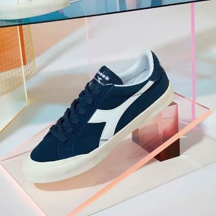 のインスタグラム：「. 【diadora NEW PRODUCT INFORMATION】 . "melody suede" . コート系スニーカーのニューバージョン"melody suede"が登場。 スウェードアッパーとダーティ加工を施したソールで当初よりこなれた雰囲気が楽しめます。 足幅はやや広めながらシャープなつま先とやや長めのシュータンでスマートな印象のスニーカー。 diadora sportswearコレクションの新定番としておすすめしたいアイテムです。 . #diadora #diadorasportswear #melody #makeitbright #sneakers #ディアドラ #ディアドラスポーツウェア #メロディー #スニーカー」