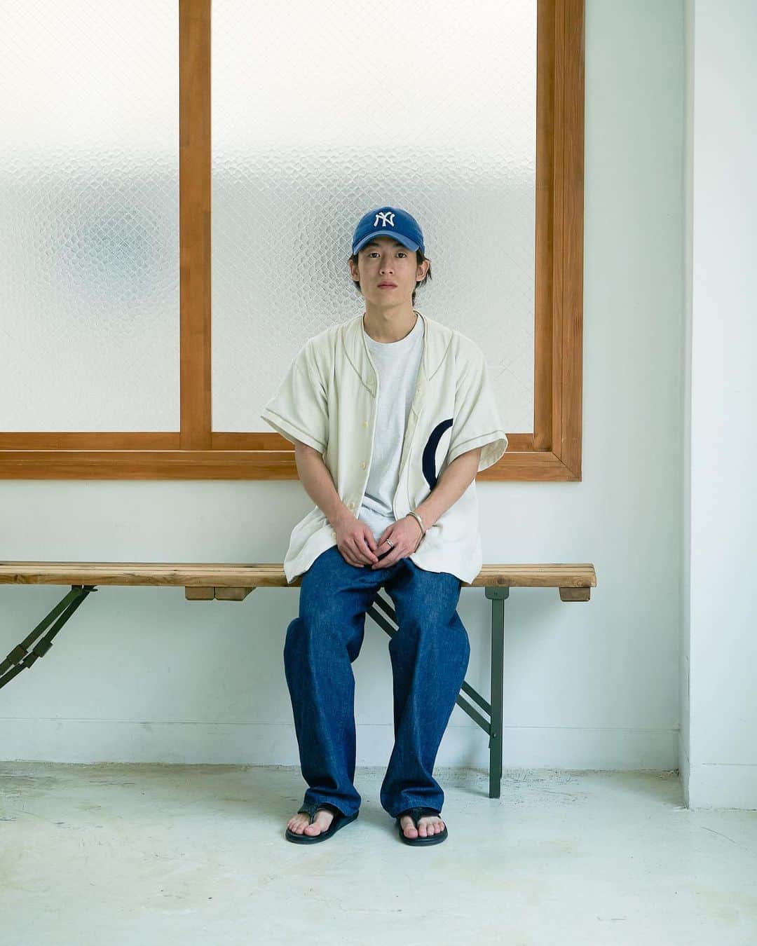 yukiのインスタグラム：「ふるえです。ご査収ください。 週3でこのデニム履いとる。」