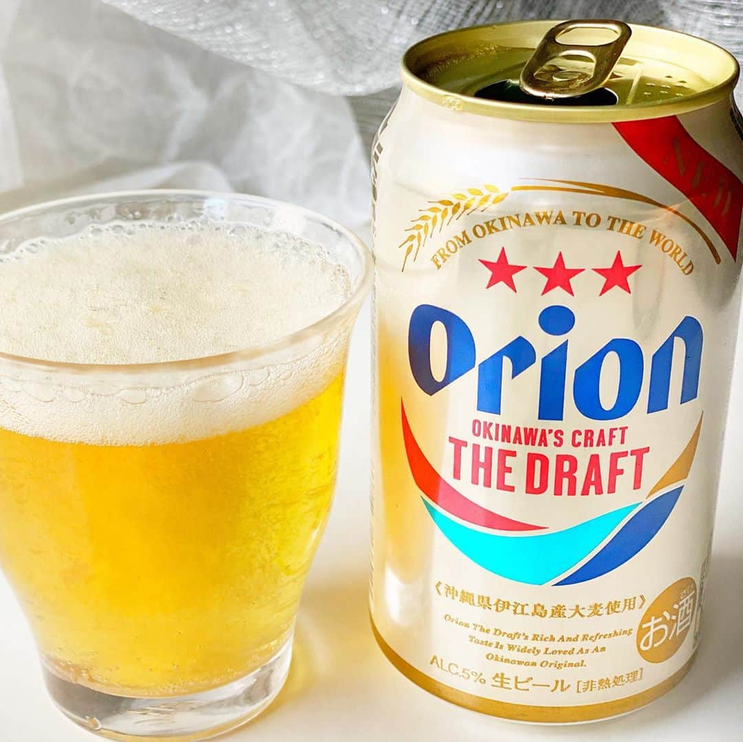 里井真由美さんのインスタグラム写真 - (里井真由美Instagram)「#beer #orion #orionbeer #okinawa 沖縄名産❗️オリオンビールと もずく天ぷらで 沖縄へ旅行気分でございます〜✈️😆🌈 ・ ・ シュワッとオリオンビール🍺沖縄の生もずくは 天ぷら用の衣混ぜてサッと揚げてます♡ ・ ・ 銀座一丁目「わした銀座店」でオリオンビールも 沖縄生もずくも買えますし、お取り寄せも可能です🤗 ・ ・ ちなみに♪ご自宅で揚げ物をしづらい方は「もずくの天ぷら」も店内で買えまーす♪ ・ ・ 先日、テレビ東京「なないろ日和」に出演させて頂き、全国のアンテナショップをご紹介させて頂きました。 沖縄のお店もそのひとつです😊 ・ ・ 🔻webサイト「たのしいお酒.jp」 「里井真由美の耳よりグルメ」にて 連載記事も公開されています♪ 🔻 https://tanoshiiosake.jp/7075 🔻 @tanoshiiosake.jp  ・ ・ ・  今年の夏は、ご自宅でのんびり〜という方も多いかもしれません♡地方の名産品を飲んで食べて 旅行気分に浸るのもありかと〜♡😆 ・ ・ 夏、本番‼️ 今日も全国的に暑くなりそう。 お身体にお気をつけて♡ 素敵な1日になりますように ・ ・ ・ #たのしいお酒jp #たのしいお酒#おいしい#たび#名産#沖縄名産#sake#sakestagram #japanesegirl #japan#japanese #drink#里井真由美#沖縄#オリオンビール#旅行好き #フードジャーナリスト里井真由美 #さといいね#モンブラン#和栗#栗#japan_of_insta」8月13日 8時36分 - mayumi.satoi