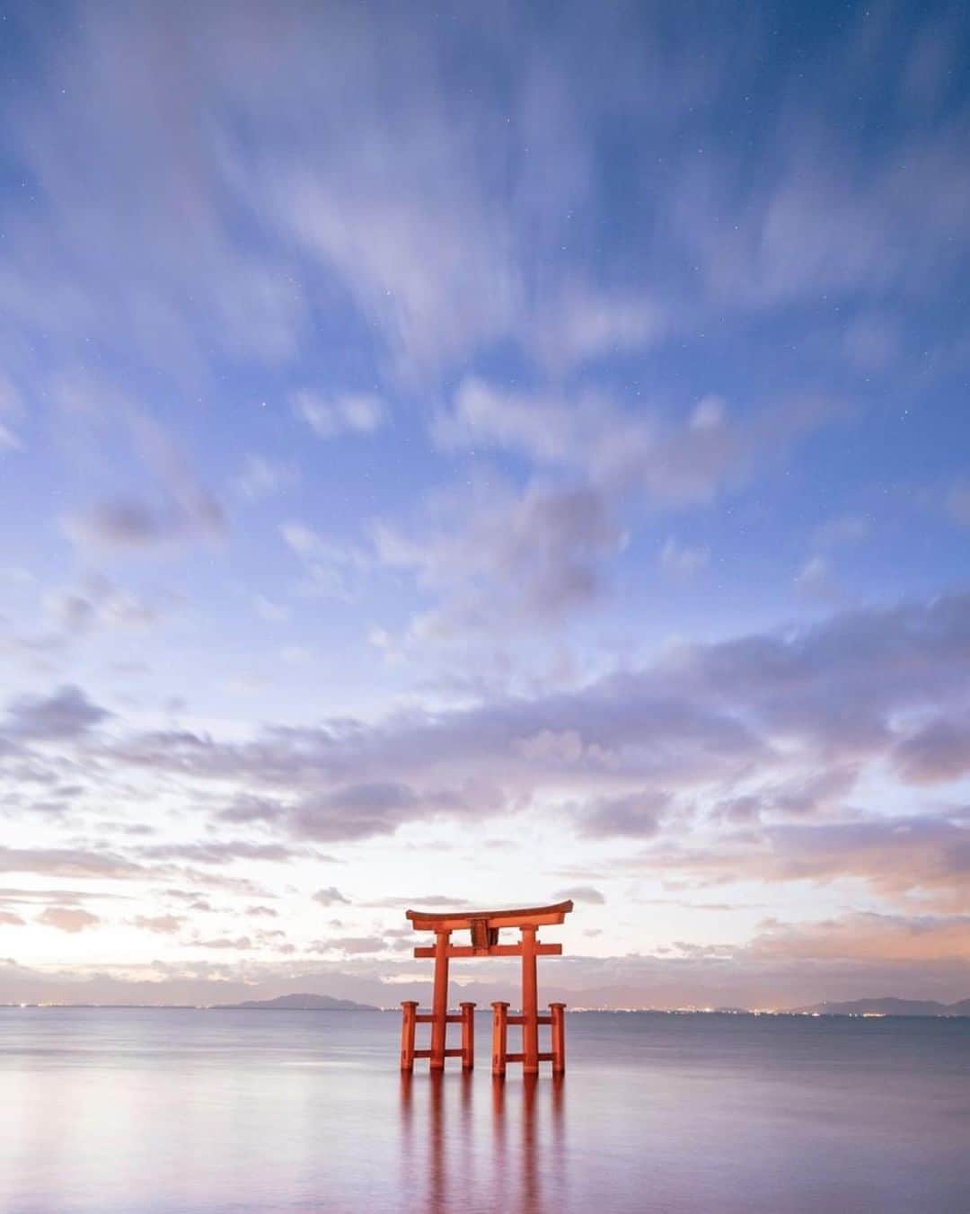 DHC Skincareさんのインスタグラム写真 - (DHC SkincareInstagram)「Shirahige Shrine, whose picturesque torii gate ⛩️ sits in Lake Biwa, was built nearly 2000 years ago. It's breathtaking to see, especially near sunset, and has become a popular photo spot in recent years. The shrine was built in homage to the god "Shirahige," meaning "white beard," and is said to bring a variety of good fortunes and longevity to visitors. Have you visited this beautiful spot?   📸: @hhrker112n #WanderlustWednesday #TravelJapan #LakeBiwa #ToriiGate #Shrine #HiddenPlaces #TravelGrams」8月13日 8時43分 - dhcskincare