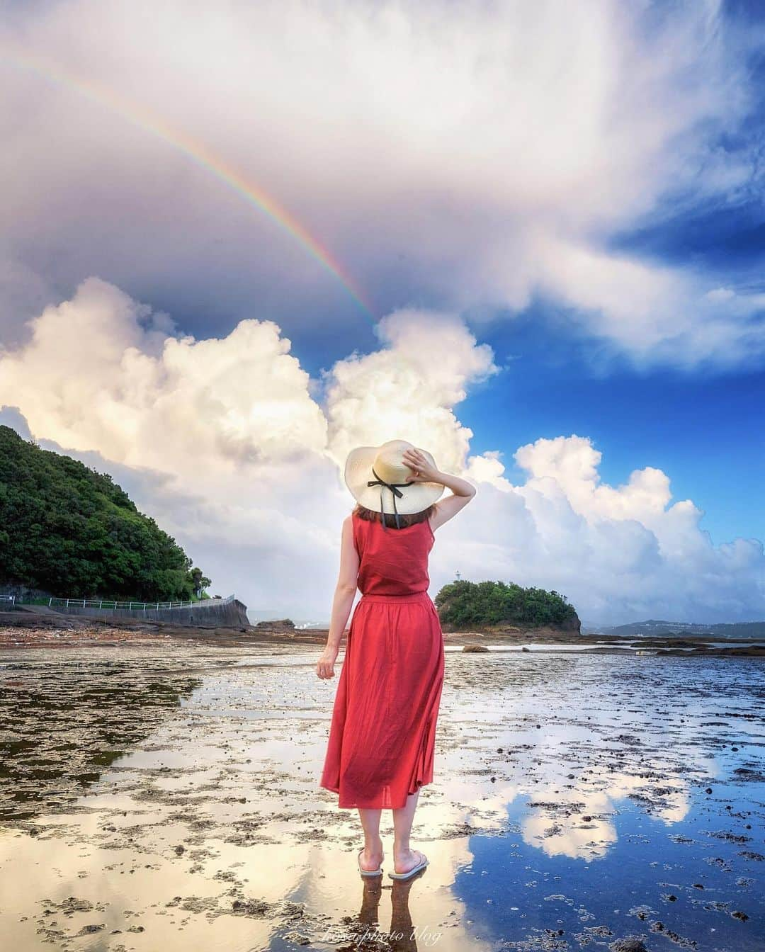 コサさんのインスタグラム写真 - (コサInstagram)「Over the Rainbow 夕暮れの夏の空に虹が出てくれました🌈 . Location:和歌山 Wakayama / Japan🇯🇵 Date:2020年8月 . #虹 #たな旅 #天神崎 #nationalparksjp #insta_wakayama #グッドトリップ和歌山 #かつらぎーの #nankiphoto #jalan_natsu2020 #ポトレ撮影隊 #jp_portrait部 #jp_mood #sorakataphoto #LBJ_Legend #広がり同盟メンバー #nipponpic_member #special_spot_legend #s_shot #japan_of_insta #bestphoto_japan #art_of_japan_ #tokyocameraclub #dpj_member #IG_PHOS #photo_jpn #master_shots #majestic_earth_  #earth_shotz #kf_gallery_vip #パワーフォト部」8月13日 8時43分 - kosa_photo