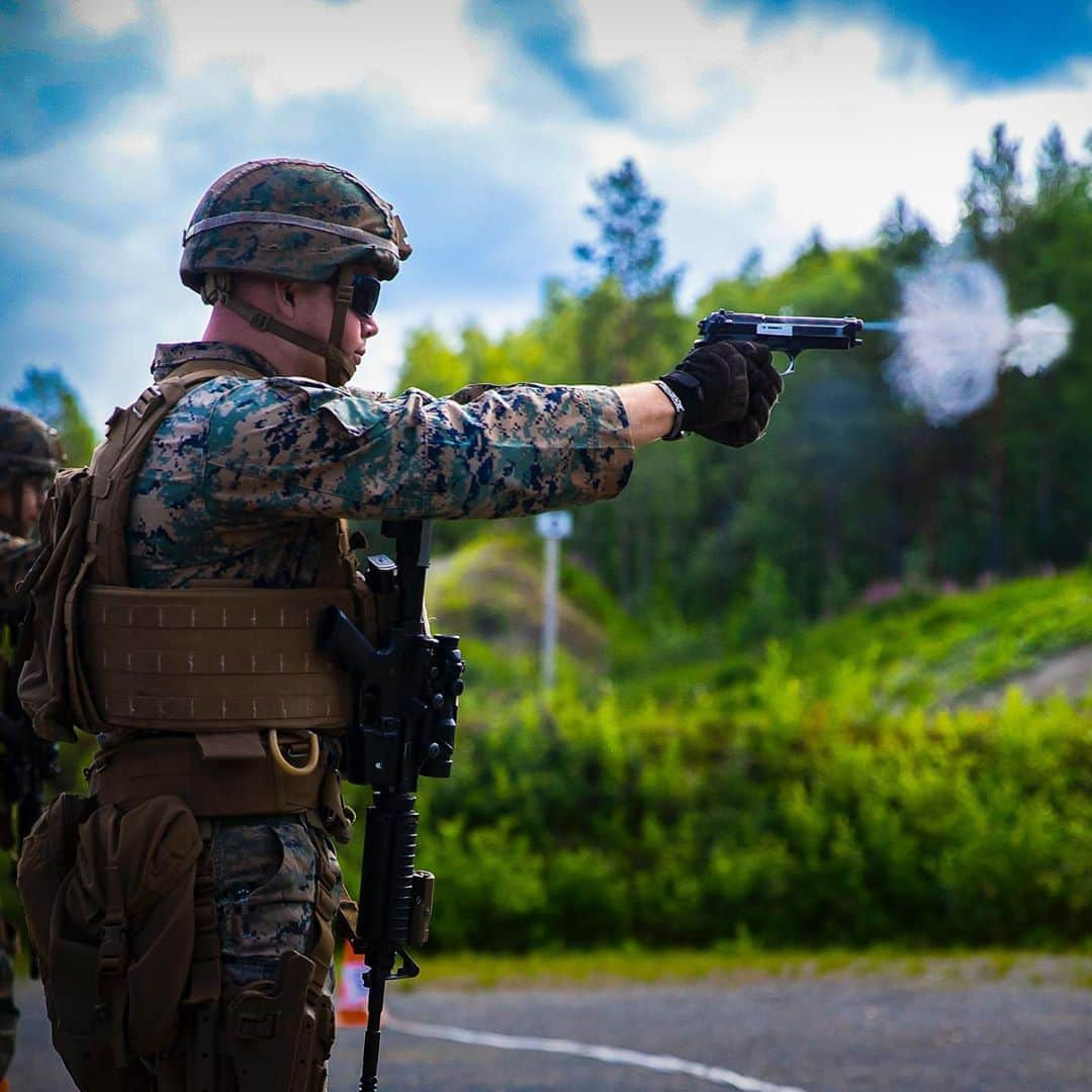 アメリカ海兵隊さんのインスタグラム写真 - (アメリカ海兵隊Instagram)「Round after Round  A Marine with Marine Rotational Force-Europe 20.2, @usmcfea, fires an M9 pistol during an M4 carbine to M9 pistol transition range in Setermoen, Norway.  MRF-E conducts various exercises throughout Europe that enhance cooperation among partners and allies. (U.S. Marine Corps photo by Lance Cpl. Chase W. Drayer)  #USMC #Marines #Military #Rounds」8月13日 9時02分 - marines