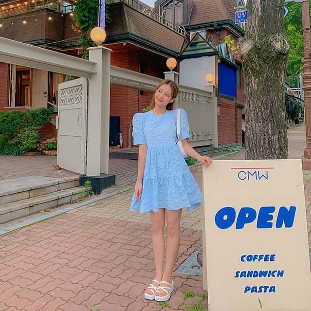 Chuuのインスタグラム：「Good morning🕊🤍」