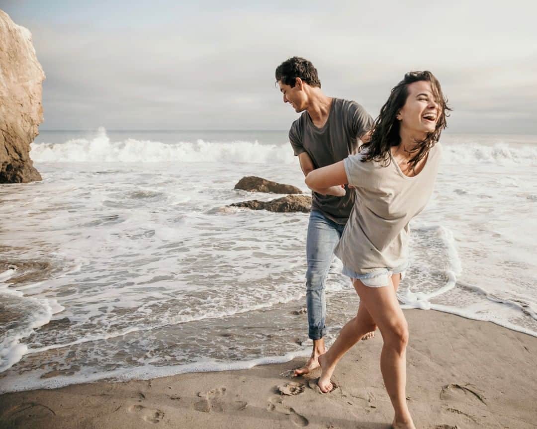 のインスタグラム：「The cool down edit, inspired by the laid back vibe of the California lifestyle... #barefootdreams」