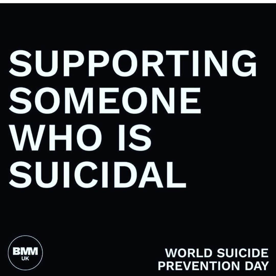 アンドリア・バーバーのインスタグラム：「Suicide prevention awareness should be EVERY DAY. Hotlines are good. Hashtags are good. But often, this doesn’t even scratch the surface of someone’s deep pain.  The onus is on ALL OF US to check in with each other. Reach out. Ask the difficult questions. Trust your gut. If someone you love doesn’t seem okay, keep asking the difficult questions. Listen. Meet them where they’re at, and love them without judgement.   YOUR TIME is the most valuable thing you can offer to someone who is suffering. ❤️🌎」