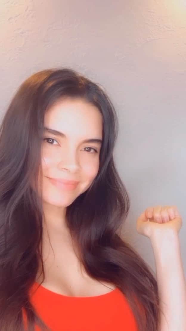 パオラ・ポーリンのインスタグラム：「Welcome to my series, Empaowerment with Pao, here it is a little introduction!👆. -  Don’t miss the next episode, where I’m going to be showing you all the behind the scenes footage of the film set I am, during this pandemic! - On this series I’m going to give you the all the tools to: 1. Become the best Artist you can possibly be! 2. Become a great profesional and business person! 3. Connect with your higher self!  Really happy to share this journey with you❤️ #empaowermentwithpao -  Bienvenido a mi serie, Empaowerment with Pao, les comparto una pequeña introducción!👆   No te pierdas el próximo episodio en el que les mostraré todas las imágenes detrás de cámara el set en el que estoy trabajando, en el medio de esta pandemia! - En esta serie, te daré todas las herramientas para: 1. Convertirte en el mejor Artista que puedas ser! 2. ¡Convertirte en un gran profesional y empresario! 3. ¡Conéctarte con tu mejor versión!  Realmente feliz de compartir este camino contigo❤️ #empaowermentwithpao」