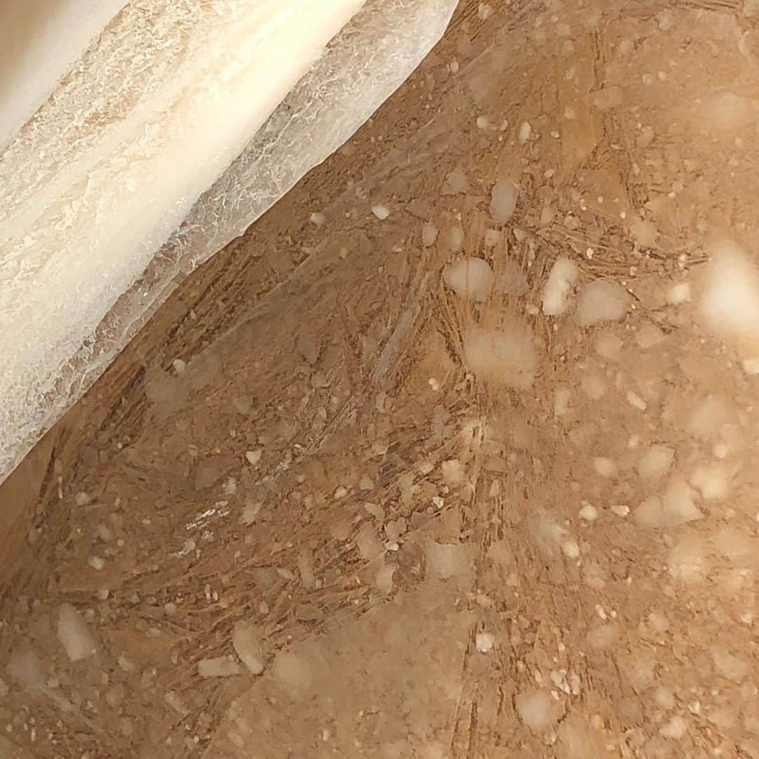 のインスタグラム：「どんな素材を合わせると、 どんな表情になるのか... 今日も実験🧪🧫」