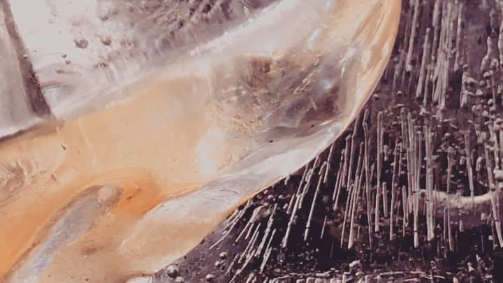 のインスタグラム：「どんな素材を合わせると、 どんな表情になるのか... 今日も実験🧪🧫」
