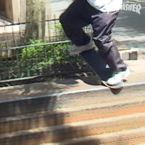 スラッシャーのインスタグラム：「👑 SW BS NOSEBLUNT 👑 @jahbulbatron 💪🏾 As seen in his @dc_skateboarding part playing on the Thrasher app 📲」