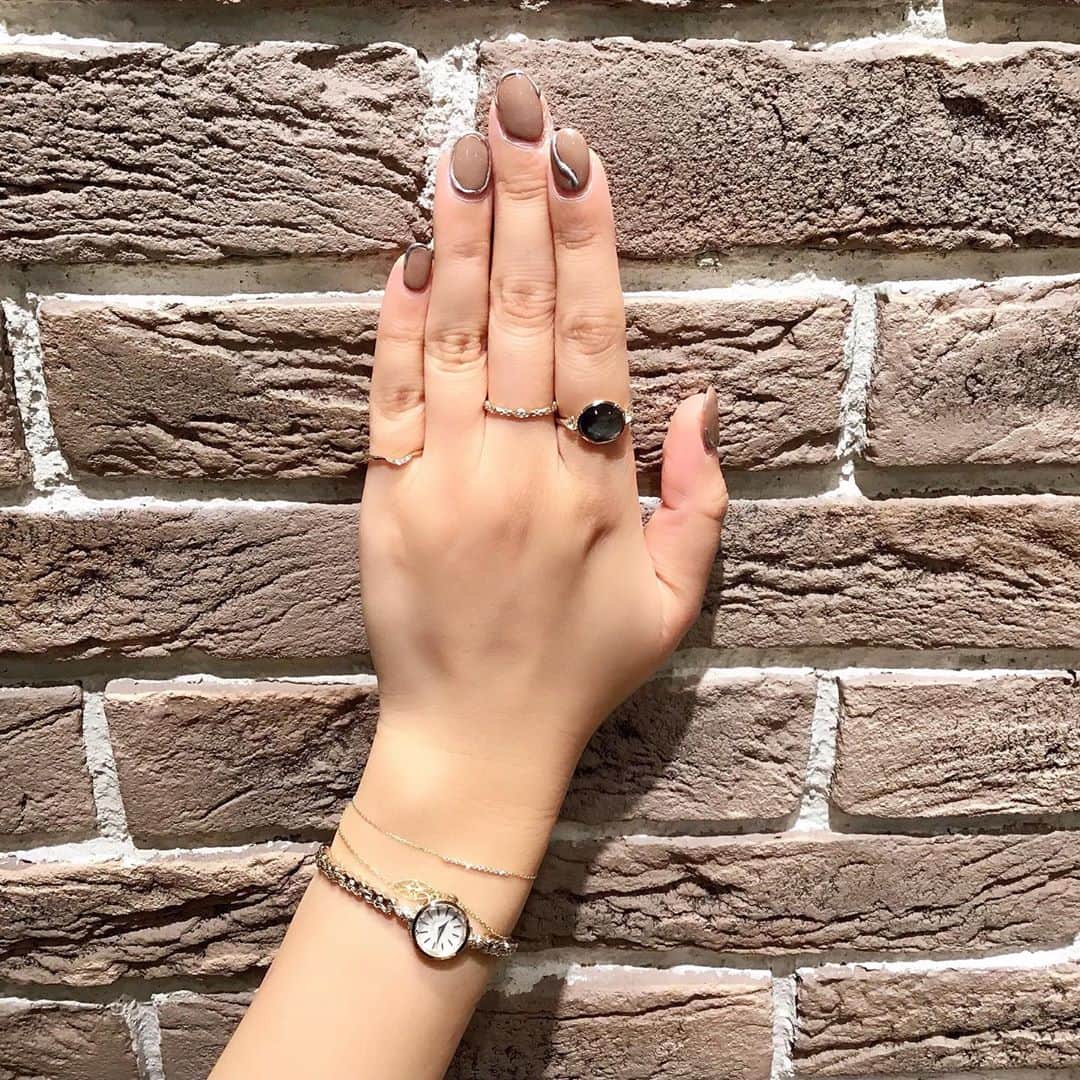 ageteさんのインスタグラム写真 - (ageteInstagram)「.﻿ 【スタッフコーディネート_アガット 長崎アミュプラザ】﻿ ダークカラーで秋らしさを演出。 ﻿ ■アミュプラザ長崎「THANKS DAYS」﻿ 開催期間：9月11日(金) ～ 9月22日(火)﻿ ※JQカードご利用で10％ペイバックを開催。﻿ ﻿ #agete #jewelry #accessory #necklace #charm #ring #pinkyring #piercedearrings #bracelet #autumn #collection #newarrivals﻿ #アガット #ジュエリー #アクセサリー #ネックレス #チャーム #リング #ピンキーリング #ピアス #ブレスレット #秋 #コレクション #新作 #アミュプラザ長崎」9月11日 13時13分 - agete_official