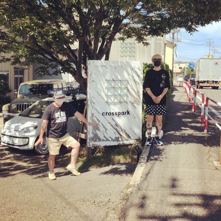 のインスタグラム：「【ランチタイム新潟STINGRAY便り】 21時までアタオカな車屋さん♬のクロスパーク(新潟市東区南紫竹1-1-28)にてコロナ感染防止対策してSTINGRAY10周年記念期間限定ショップオープン中！僕は最終日までずっと居ます！学校&仕事終わりや買い物がてらに細心の注意して是非！風景写真も一点モノ即日持ち帰り可能(ステンシル可)になってます！  #STINGRAY #新潟」