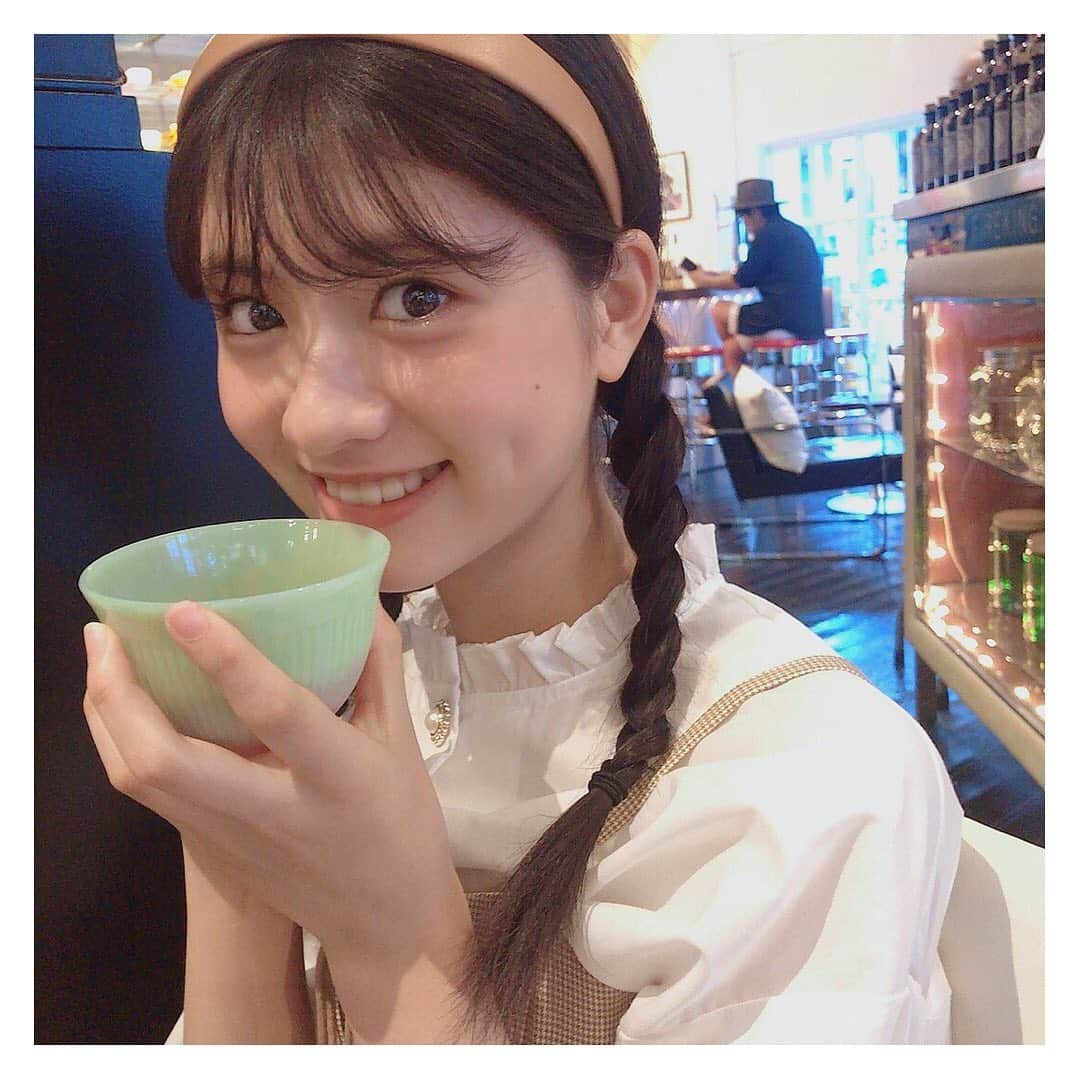 凛美さんのインスタグラム写真 - (凛美Instagram)「🍑🍒🍑﻿ ﻿ わーいわーい٩( ᐛ )و﻿ 突然になっちゃったんだけど﻿ 明日14:00-15:00で﻿ インスタライブします!!﻿ やっとみんなとリアルタイムで﻿ 繋がる機会ができて嬉しい⸜❤︎⸝‍﻿ ぜひぜひ来てね~!﻿ なにかやって欲しいこと・企画﻿ などなどあれば﻿ コメントに↓↓↓↓↓↓﻿ ﻿ ﻿ ﻿ ﻿ ﻿ ﻿ あとあと!このカフェかわいでしょ♡﻿ #りみとデートなう に使っていいよ﻿ #カチューシャ#WEGO#オルチャン#韓国ファッション#トップス#GRL#ワンピース#ナイスクラップ#カフェ#インスタライブ#楽しみ」9月11日 13時19分 - rimi_kenon_official