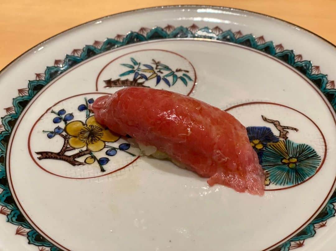 夏木マリさんのインスタグラム写真 - (夏木マリInstagram)「昨夜は、久しぶりに 外で夕食🥢  最後の干瓢巻は、 オリーブオイルでいただきました。美味！  #ginza  #sushi #yammy  #sotomeshi #natsukirock #夏木マリ 　@mari_natsuki」9月11日 13時22分 - mari_natsuki