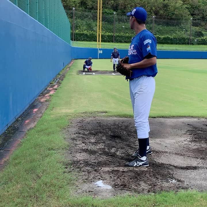 村中恭兵のインスタグラム：「ストーリーばかりだったので久々に投稿します。 まだブルペンは自粛明けから2回目ですが、ボール自体は良くなってきました❗️  スギちゃんキャッチング良い😊 投げやすい🐟」