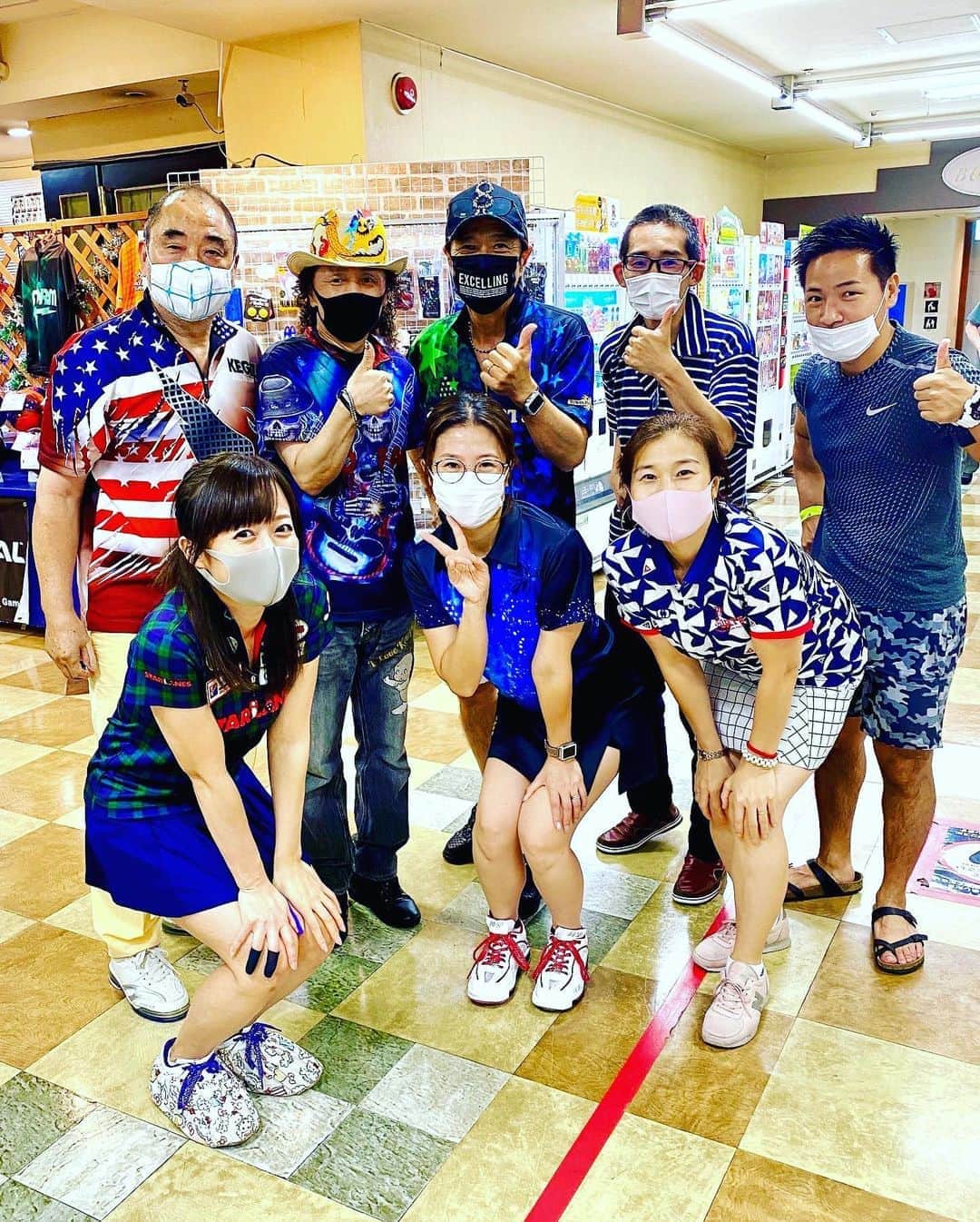 のインスタグラム：「昨日は本八幡スターレーンの秋吉夕紀プロ&貞松プロチャレンジに参加させて頂きました！😉山下さん&翔吾くんと黒田夫婦で同箱。試合前に山下さんからフィジックスSEをプレゼント🎁して頂きましたー😃🙌ありがとうございます！🙇‍♂️🙏でもまてよ？フィジックスSEＸって書いてある（笑）🤣🤣🤣山下さん！！お願いしますよ（笑）いつも山下さんとのボウリングはマジで楽しいです😉👍それにしても山下さんと翔吾くんは上手すぎる！またまだとても敵いません😅💦 打ち上げの焼き肉テジテジも最高に美味しかったです😊💕 #本八幡スターレーン  #秋吉夕紀プロ  #貞松保行プロ  #チャレンジ #ボウリング好きな人と繋がりたい  #ボウリング愛 #bowling  #볼링볼링  #韓国料理テジテジ」