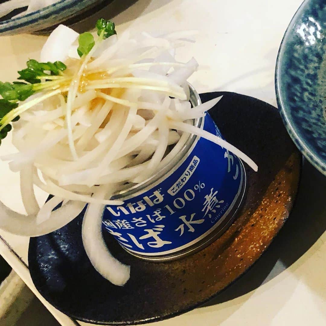 どんがめ三宮総本店のインスタグラム：「[2020-09-11］サバ缶サラダ♡  . Debut...  インスタフォロワー様限定で、  お試し価格▶︎▶︎▶︎390円にしちゃう♡  #どんがめ #三宮　#ハッピーアワー  きてねー。」