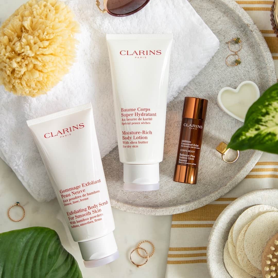 ClarinsUKさんのインスタグラム写真 - (ClarinsUKInstagram)「The weekend is almost here! 🙌🏼 Prep your skin from top to toe with our indulgent Body Care range.   The perfect recipe for healthy, glowing skin?  ✨ Exfoliating Body Scrub ✨ Moisture-Rich Body Lotion ✨ Radiance-Plus Golden Glow Booster  #Clarins #BodyCare #GlowingSkin」9月11日 14時00分 - clarinsuk