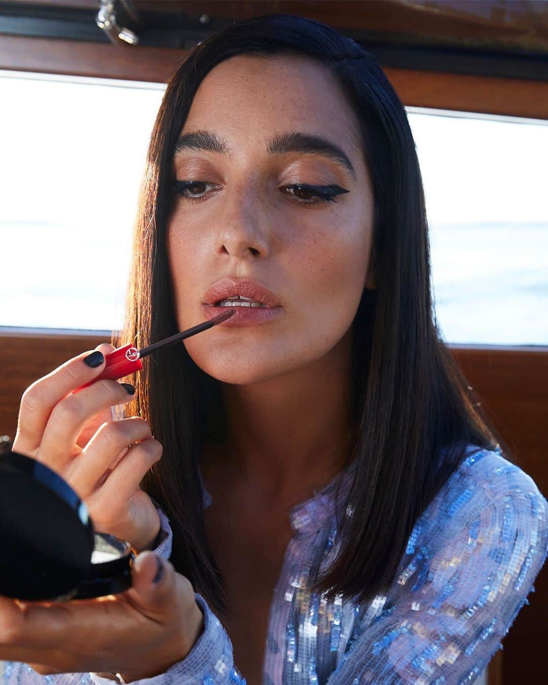 Armani Beautyさんのインスタグラム写真 - (Armani BeautyInstagram)「Flawless nude lips for the red carpet. Italian singer and songwriter @levanteofficial applies LIP MAESTRO in shade 213 "Silenzio" from the VENEZIA COLLECTION to complete her glamorous #Armanibeauty look.  Recreate @levanteofficial's red carpet look:  - ARMANI PRIMA GLOW-ON MOISTURIZING CREAM - ARMANI PRIMA EYE & LIP CONTOUR PERFECTOR - LUMINOUS SILK CONCEALER in shades 6.5 and 8 - NEO NUDE FOUNDATION in shade 8.5  - NEO NUDE FUSION POWDER in shades 6 and 9 - NEO NUDE A-BLUSH  in shades 50 and 51 - NEO NUDE A-HIGHLIGHT in shade 10 - EYES TO KILL LACQUERED EYELINER in shade 1 “Noir” - EYES TO KILL CLASSICO MASCARA - LIP MAESTRO in shade 105 “Sospiri” and 213 “Silenzio”  #ArmanibeautyStars #LipMaestro #Venezia77 #BiennaleCinema2020 #makeup」9月11日 5時05分 - armanibeauty