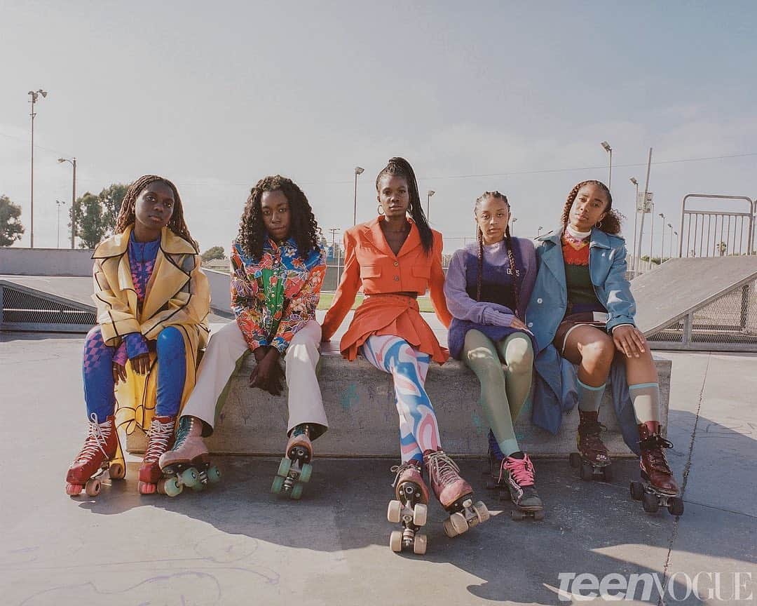 Teen Vogueさんのインスタグラム写真 - (Teen VogueInstagram)「More Black girls taking up space plz 🥰 Way before the TikTok trend, these 5 girls (and countless other Black roller-skaters) have used skating as a way to "live free, to move with pleasure, and refuse being closed in by forces intent on taming them." ❤️ Meet these 5 amazing skaters (@gr00vyquads, @kamrylorin, @justseconds, @aaliyah913 + @lilyskatesalot) and learn about the history of Black people and skating at the link in bio. #WhatIsFashionNow 📸: @carissajg ✍🏾: @tianareid 👗: @himichelleli」9月11日 5時10分 - teenvogue