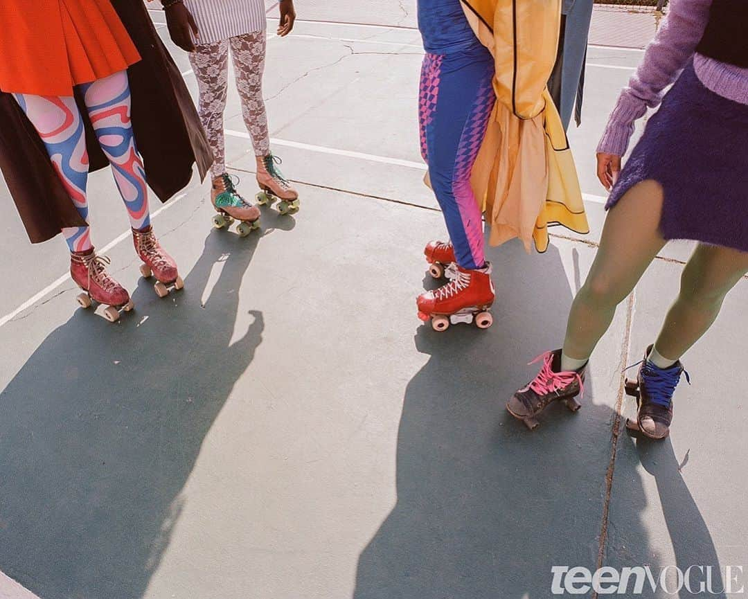 Teen Vogueさんのインスタグラム写真 - (Teen VogueInstagram)「More Black girls taking up space plz 🥰 Way before the TikTok trend, these 5 girls (and countless other Black roller-skaters) have used skating as a way to "live free, to move with pleasure, and refuse being closed in by forces intent on taming them." ❤️ Meet these 5 amazing skaters (@gr00vyquads, @kamrylorin, @justseconds, @aaliyah913 + @lilyskatesalot) and learn about the history of Black people and skating at the link in bio. #WhatIsFashionNow 📸: @carissajg ✍🏾: @tianareid 👗: @himichelleli」9月11日 5時10分 - teenvogue