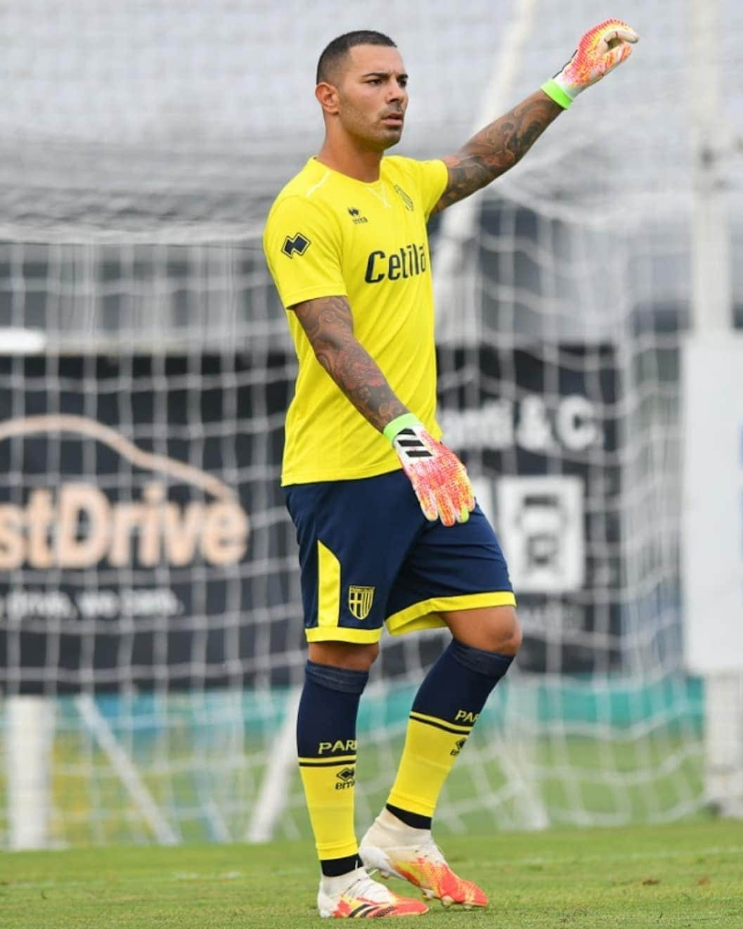 ルイージ・セーペのインスタグラム：「Manca poco.....@parmacalcio1913 @seriea」