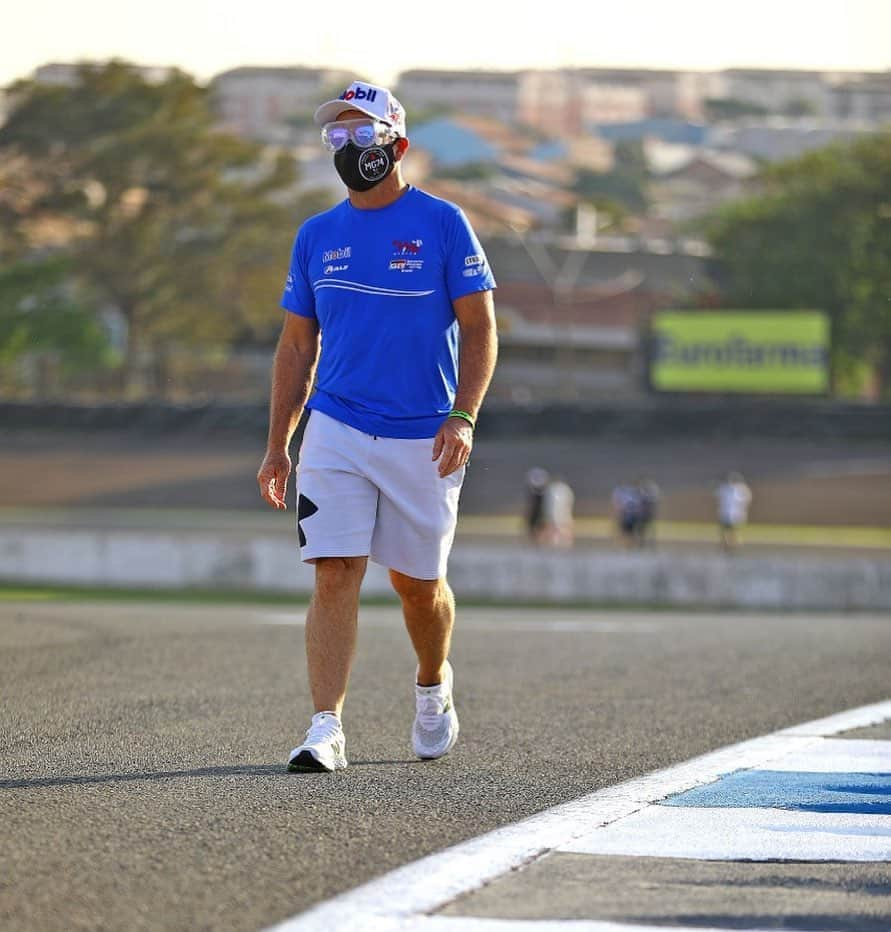 ルーベンス・バリチェロさんのインスタグラム写真 - (ルーベンス・バリチェロInstagram)「Track walk #londrina #mascaraantifog🤓 #go111🇧🇷🇧🇷🇧🇷💨💨💨 @mobil.moove @alecombustiveis」9月11日 5時37分 - rubarrichello