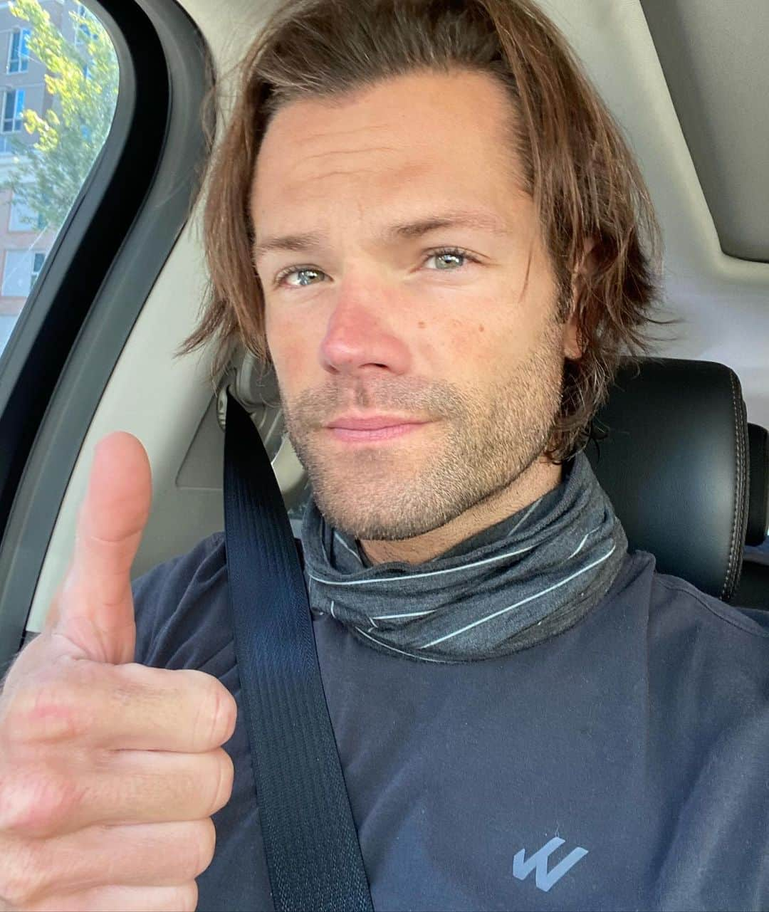 ジャレッド・パダレッキのインスタグラム：「Well, here goes...   I write this as I head to my last day of #Supernatural.   My last day with #SamWinchester.   Obviously, my head is spinning and my emotions are stratospheric, but there’s still a bit of time left on the clock.   Thank y’all SO MUCH for the incredible amount of love and support that’s been headed our way, in these final hours. It’s definitely been felt.   I’ll check in soon, but, for now,  #WeHaveWorkToDo  #spnfamily」