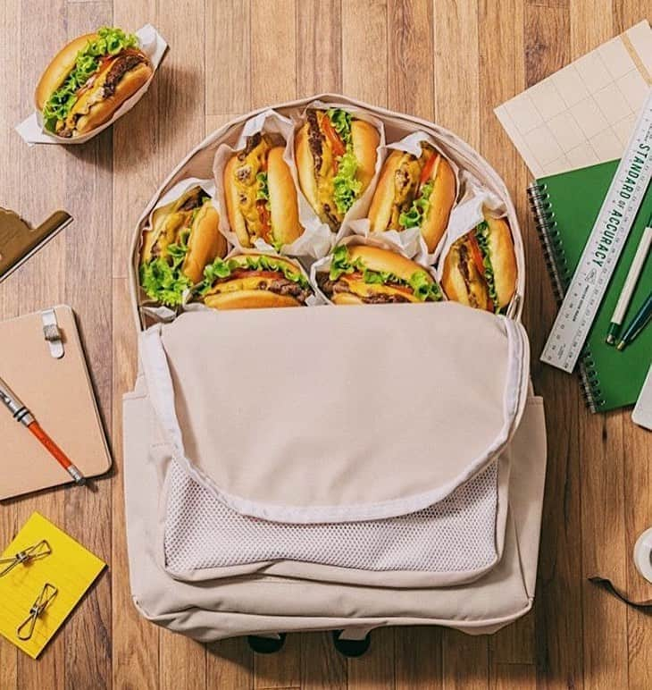 SHAKE SHACKさんのインスタグラム写真 - (SHAKE SHACKInstagram)「Essential school supplies ✔️   📸 : @shakeshackkr #shakeshack」9月11日 5時39分 - shakeshack