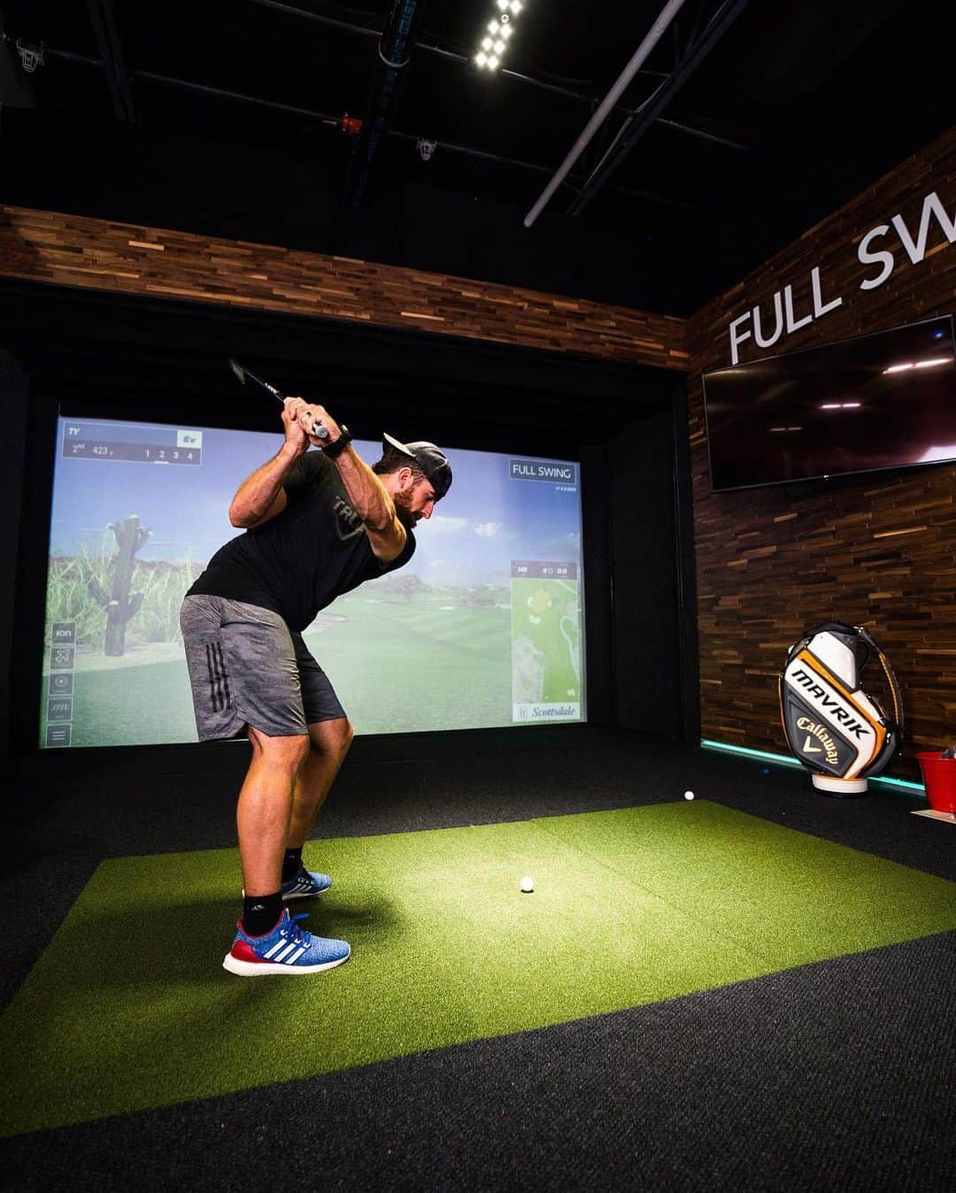 Dude Perfectさんのインスタグラム写真 - (Dude PerfectInstagram)「Got the new @fullswingsimulators dialed in @ DPHQ and we may NEVER LEAVE. Incredibly realistic graphics and best course lineup in the game.  We should be on TOUR in no time 😂⛳️ #FullSwingPartner」9月11日 5時59分 - dudeperfect