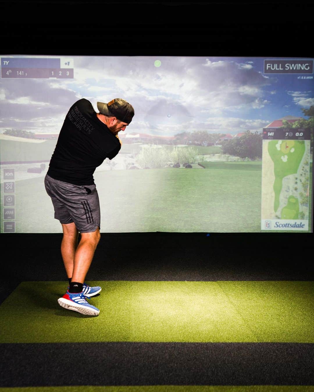 Dude Perfectさんのインスタグラム写真 - (Dude PerfectInstagram)「Got the new @fullswingsimulators dialed in @ DPHQ and we may NEVER LEAVE. Incredibly realistic graphics and best course lineup in the game.  We should be on TOUR in no time 😂⛳️ #FullSwingPartner」9月11日 5時59分 - dudeperfect