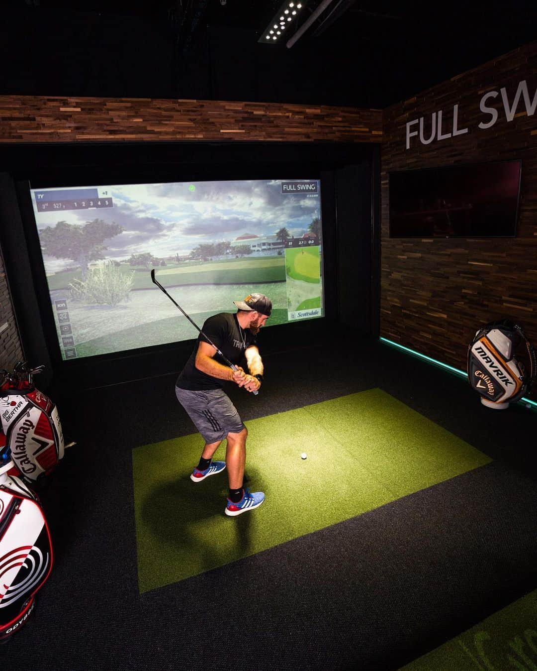 Dude Perfectさんのインスタグラム写真 - (Dude PerfectInstagram)「Got the new @fullswingsimulators dialed in @ DPHQ and we may NEVER LEAVE. Incredibly realistic graphics and best course lineup in the game.  We should be on TOUR in no time 😂⛳️ #FullSwingPartner」9月11日 5時59分 - dudeperfect