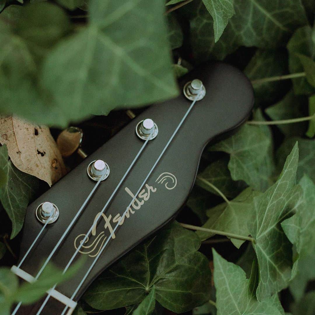 ビリー・アイリッシュさんのインスタグラム写真 - (ビリー・アイリッシュInstagram)「ukulele was the first instrument i wrote a song onnnn 🥰 proud to have designed this signature ukulele with @fender go buy one」9月11日 6時10分 - billieeilish
