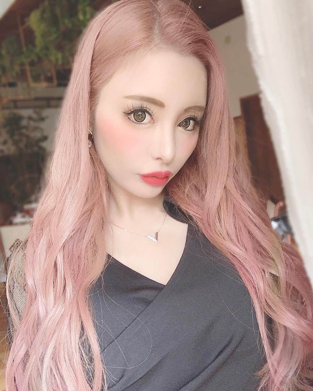 りんのインスタグラム：「こんばんは🌈🌞✨✨  夏🌻らしい事、何もしないで終わっていた。 こと最近、気づきました。。🤦‍♀️💭💭  沖縄🌴🐠…に行きたいよ。。😭💔😹💔  上下で、マツエクしてきた💘🥰🥰  🌸上まつ毛 　フラットラッシュ200本(土台にアップワードラッシュ) 🌸太さ→0.2ミリ  🌸長さ→13ミリ 🌸カール→Dカール  . 🌸下まつ毛 　最高級セーブルエクステ60本 🌸太さ→0.15ミリ 🌸長さ→7ミリ 🌸カール→Cカール  担当🌹店長　平本 実穂さん👼  いつも優しい、美穂さんに 癒されます〜🥺🥺💚🧡きゅん」