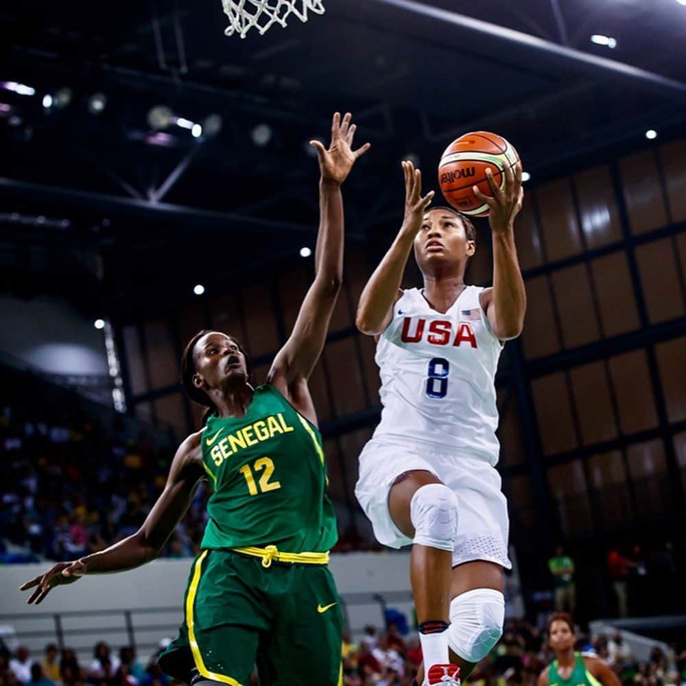 USA Basketballさんのインスタグラム写真 - (USA BasketballInstagram)「Show some birthday love to the one & the only @mccoughtry! 🤞🇺🇸 #USABfamily」9月11日 6時18分 - usabasketball