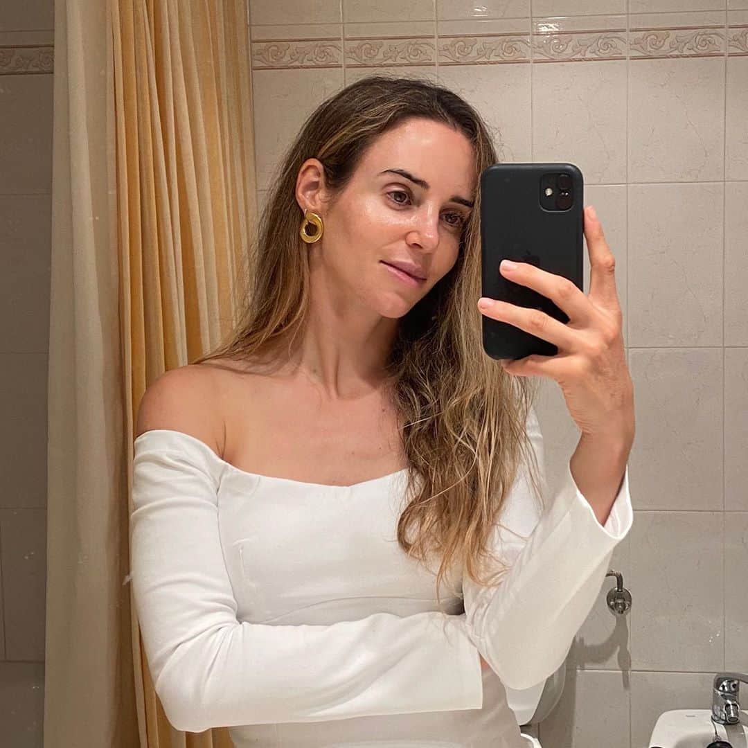 ベアトリス・レカリのインスタグラム：「Night...」