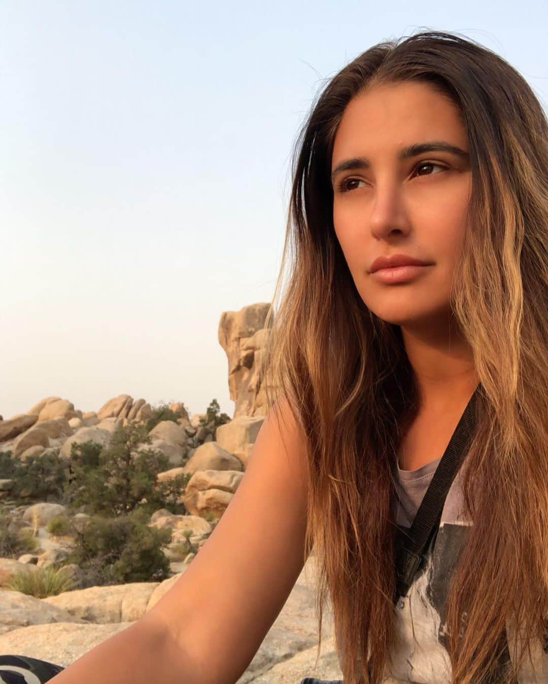 Nargis Fakhri さんのインスタグラム写真 - (Nargis Fakhri Instagram)「“You are never too old to set another goal or to dream a new dream.” - C.S. Lewis. . . .  . Let’s see what’s next on this list! . . . . . . . . #travel #meditate #nature #love #gratitude #people #places #things #happy #joshuatree #desert #beauty #mom #california #hereiam #livelifehappy」9月11日 6時23分 - nargisfakhri