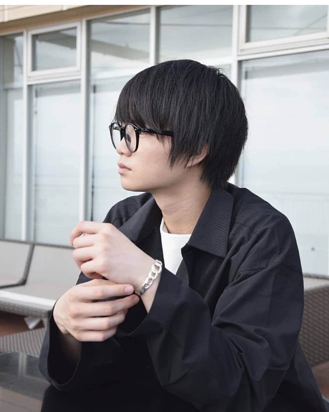 外山将平のインスタグラム：「少し涼しくなってきました？？  #おはよう #goodmorning  photo by:key  #photooftheday#camera#portrait#model#外山将平#役者#俳優#今日の外山#ootd#Nikon#肌#美肌#一重 #写真#撮影#カメラ#ポートレート#ファインダー越しの私の世界#カメラ好きな人と繋がりたい#筋トレ#作品撮り#夏#黒髪#メガネ男子#秋#autumn#横顔」