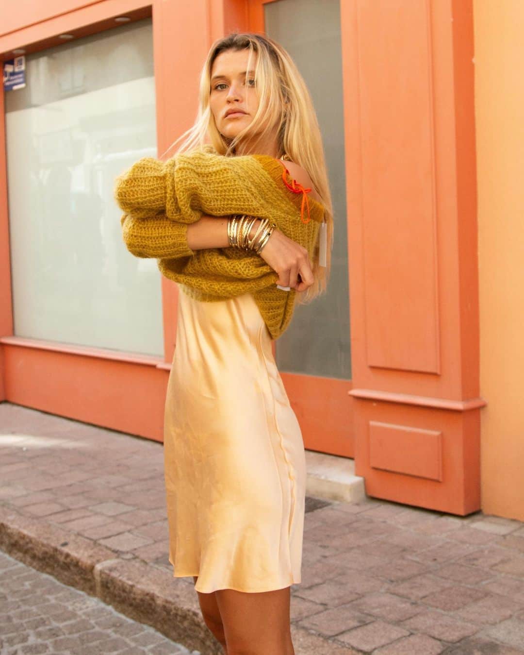 ダニジョーのインスタグラム：「FEELING 🍑 PEACHY 〰️ @chloelecareux in the Sorbet slip, Mustard Cropped Sweater and Beau bracelets 🛒 Tap to shop the look #dannijogirls」