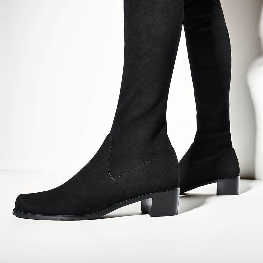 のインスタグラム：「Back by popular demand: The #MIDLAND mid-heel over-the-knee stretch boot returns this season. Emoji reactions welcome. #StuartWeitzman」