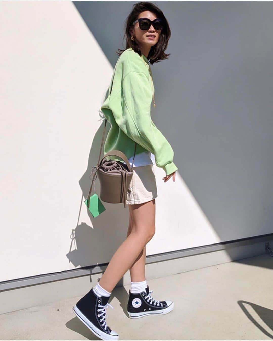 田中彩子さんのインスタグラム写真 - (田中彩子Instagram)「. またいつか行きたい #disneyland 🎡 . tops...#uniqlo  leggings...#ronherman socks...#nike shoes...#balenciaga  totebag...#gypsohila  bag... @ayako_bag #ayakobag  . 本日9/11(fri)22時〜⏰⚡️  ✔︎Pottery Bag  ECRU/Beige/CAMEL/Taupe LAVA/BLACK/PatentBlack BlueBell/RED/White/ROYALBLUE  ORANGE . ✔︎FLAT TOTE BAG CAMEL/HANPU . 再販売致します🥰 . 今回販売の商品に関しましては 完売しちゃいますとwebでの販売は当分ございませんので、お買い逃しのございませんように🙏🥺✨ .」9月11日 7時13分 - ayako_tanaka_