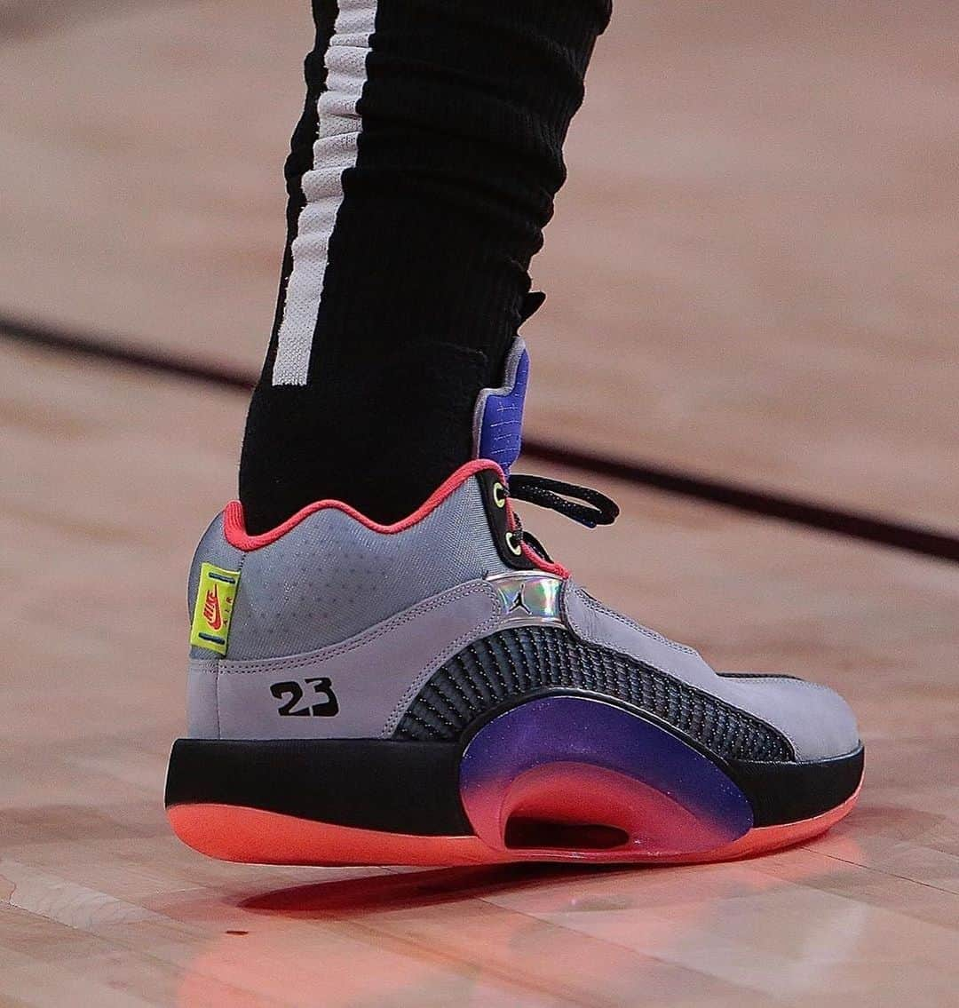 Nice Kicksさんのインスタグラム写真 - (Nice KicksInstagram)「Jeff Green officially debuts the Air Jordan XXXV on-court during #Rockets warmups. @nicekickshoops  📸: @nbakicks」9月11日 7時25分 - nicekicks