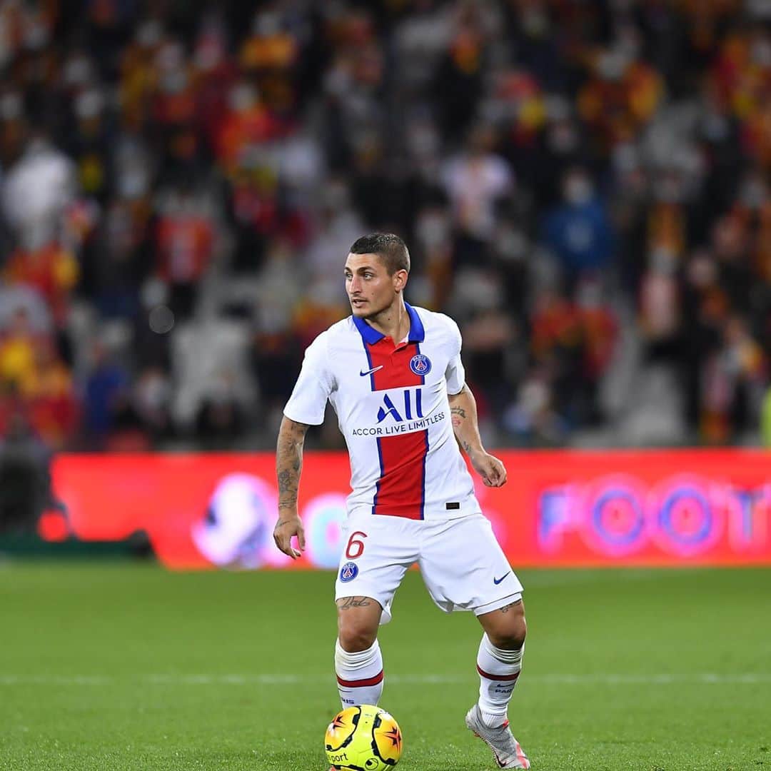 のインスタグラム：「C’était un match difficile. Maintenant on se concentre sur dimanche 🔴🔵」