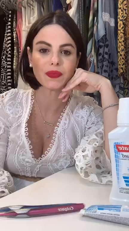 ステファニー・ブリットのインスタグラム：「Quer saber mais sobre alguns cuidados especiais que as grávidas precisam ter durante a gravidez?  A gente contou aqui na live oferecida pela PerioGard da @ColgateBrasil e ainda tivemos a presença da maravilhosa @tiamaoficial ❤️Confira! #ad」